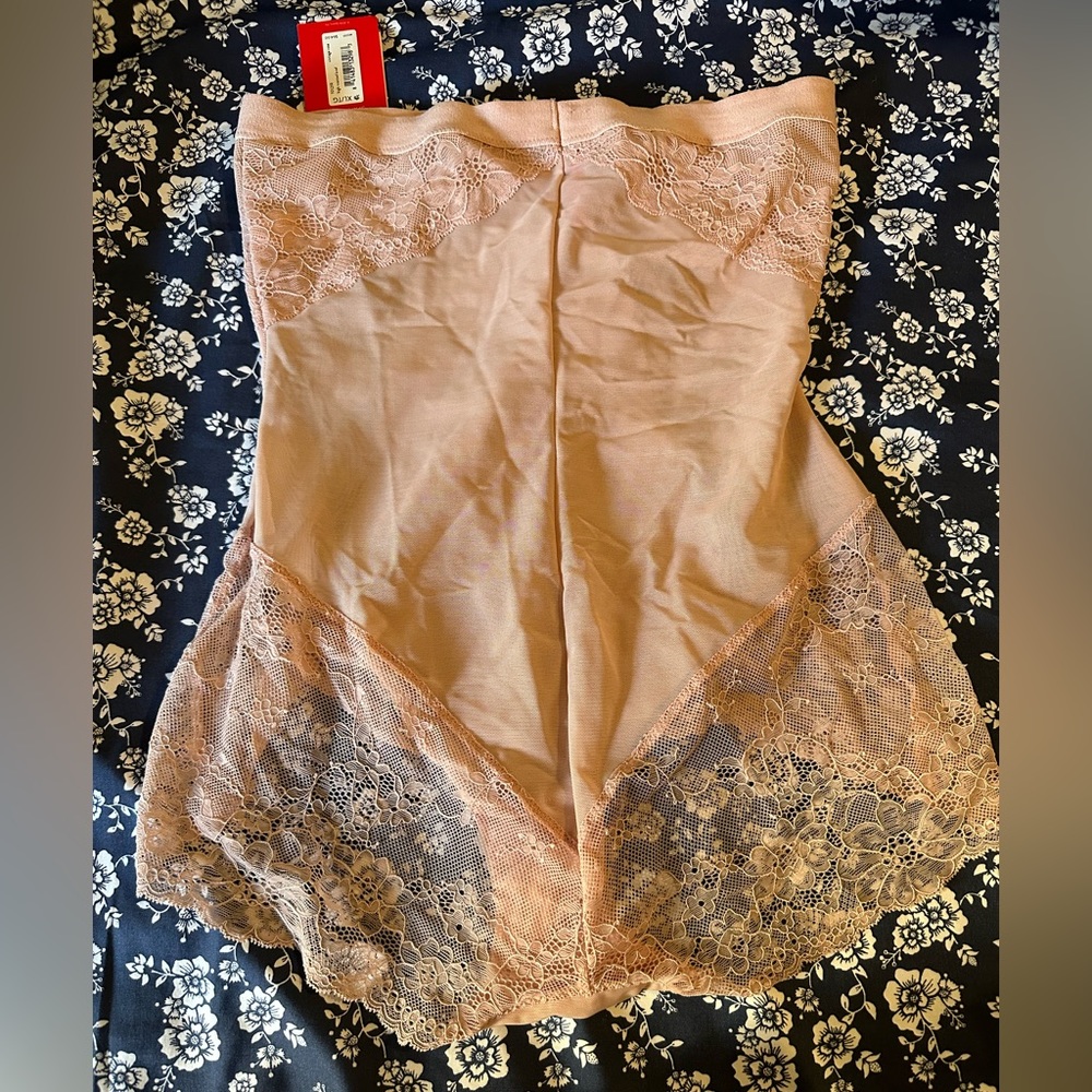 New with Tags SPANX shapewear underwear. Blush coloring.
